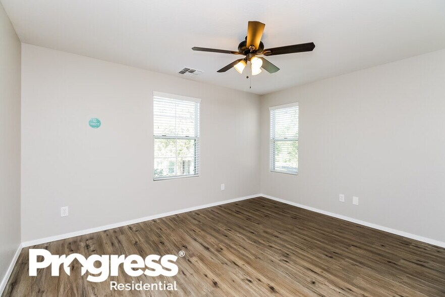 Building Photo - 4145 E Carla Vista Dr