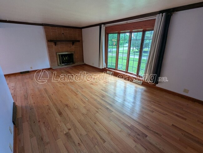 Building Photo - Spacious Split-Level Home in Columbia Stat...