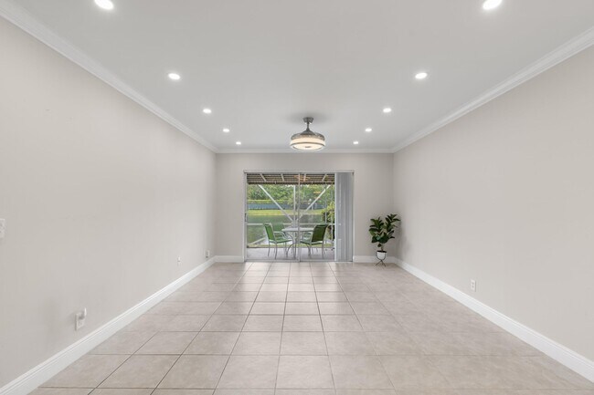 Building Photo - 8757 Bella Vista Dr