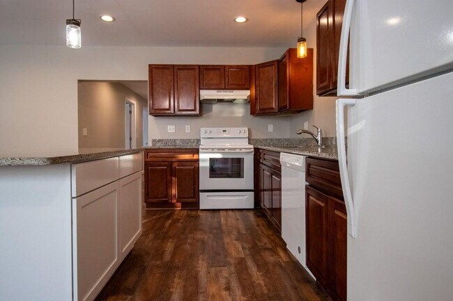 Building Photo - 570 Wabash St