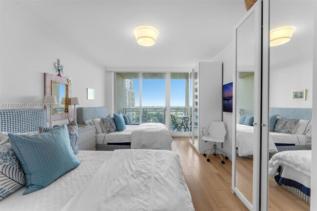 Building Photo - 430 Grand Bay Dr