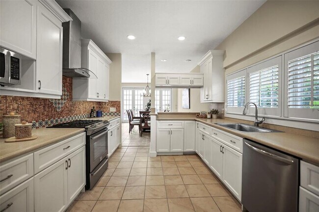 Building Photo - 4941 Bayshore Blvd