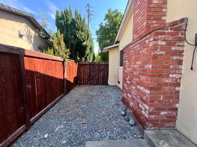 Building Photo - 40251 Laiolo Rd
