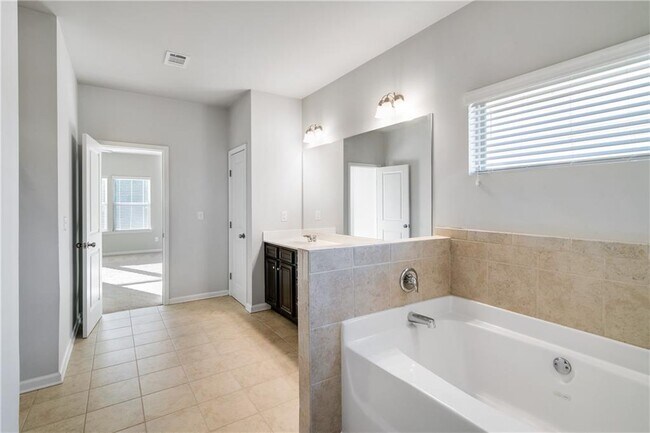 Building Photo - 5310 Whisper Point Blvd