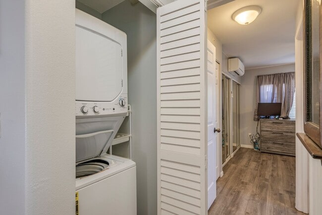Building Photo - Villas at Kenolio Furnished Two Bedroom Tw...