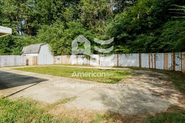 Building Photo - 2165 Circle Dr