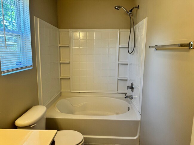 Building Photo - 3236 Ridgewood Pl Dr