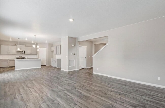 Building Photo - Newer 5-Bedroom Home Including All Applian...