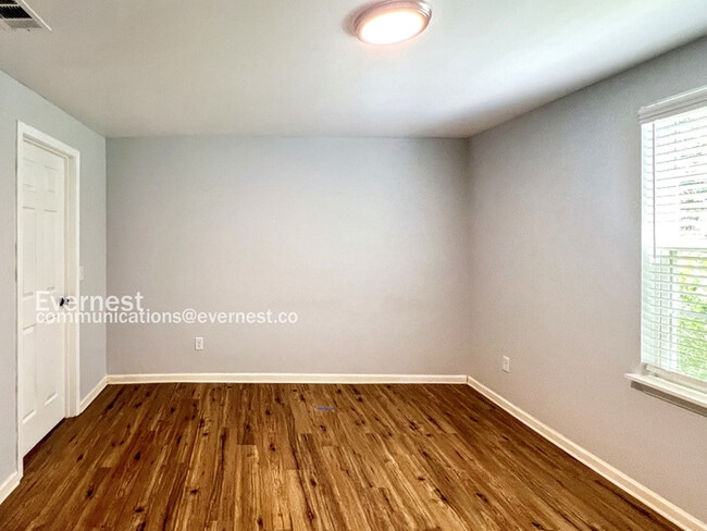 Building Photo - 300 Kimball Loop