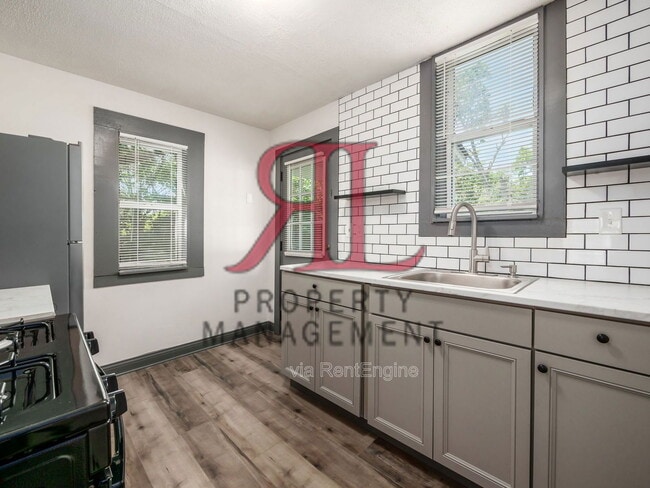 Building Photo - 439 Eldridge Ave