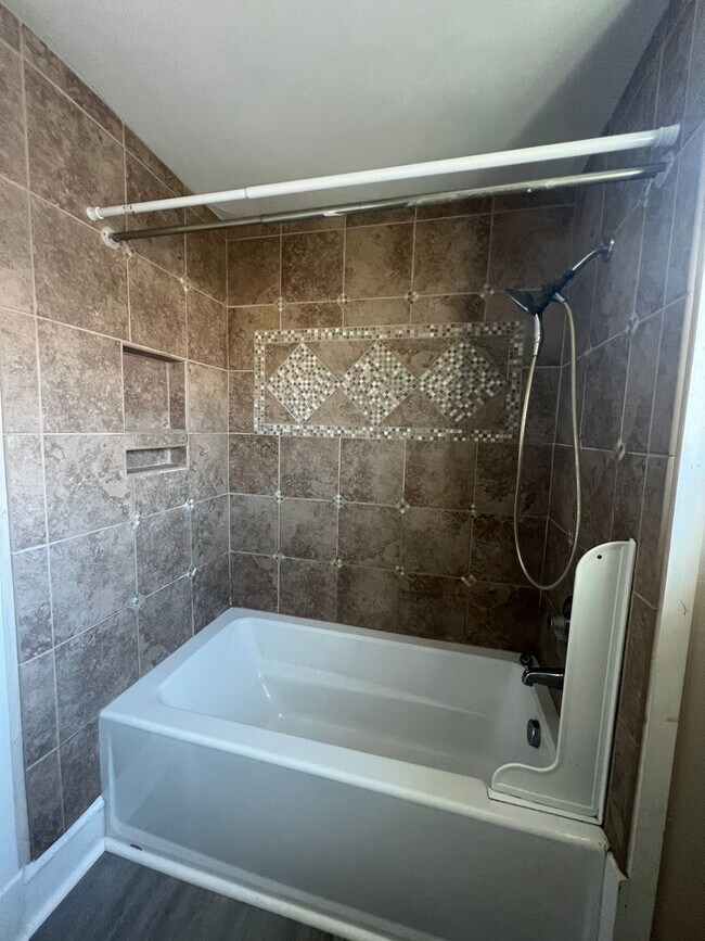 Building Photo - 119 Lee Avenue