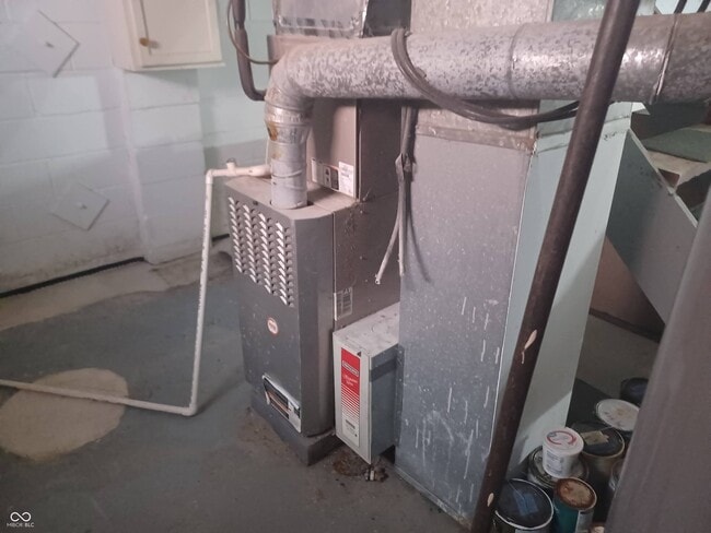 Building Photo - 33 S Post Rd