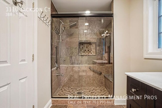 Building Photo - 1110 Jackson Ct