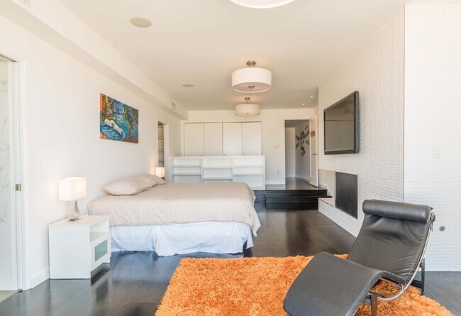 Primary Bedroom - 5205 Ocean Front Walk