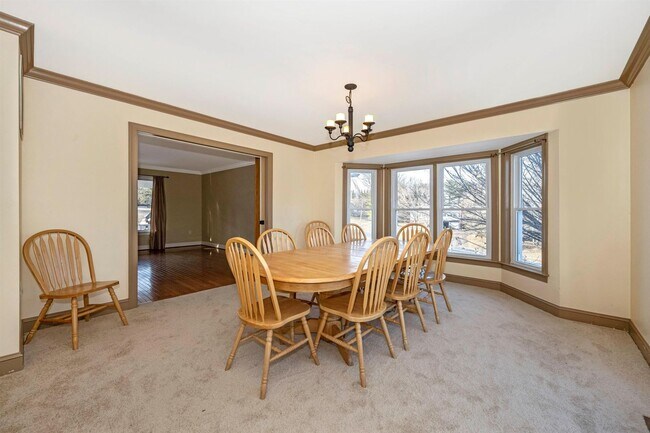 Building Photo - WELLER ESTATES