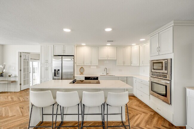 Building Photo - Gorgeous Riverfront 3/2 with dock!!
