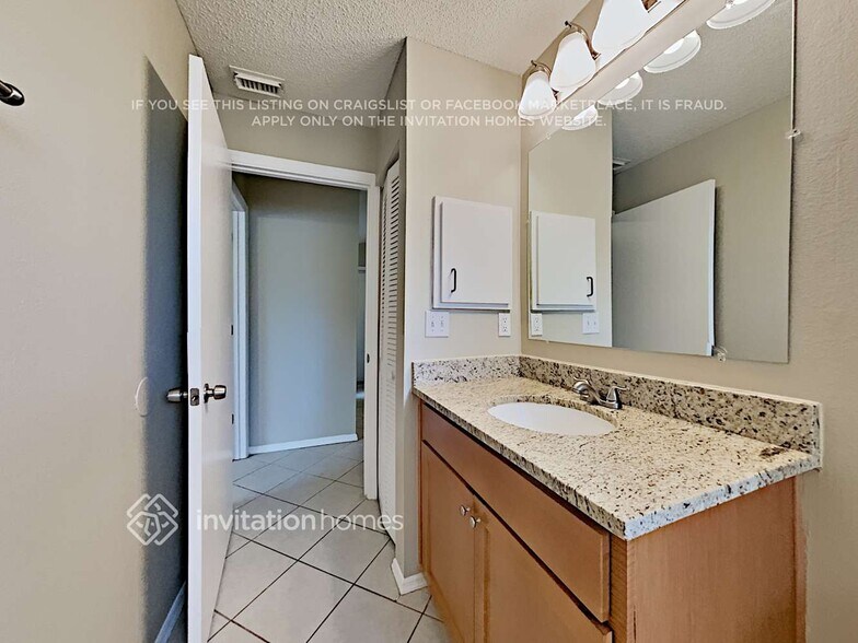 Building Photo - 6704 34th Ave W