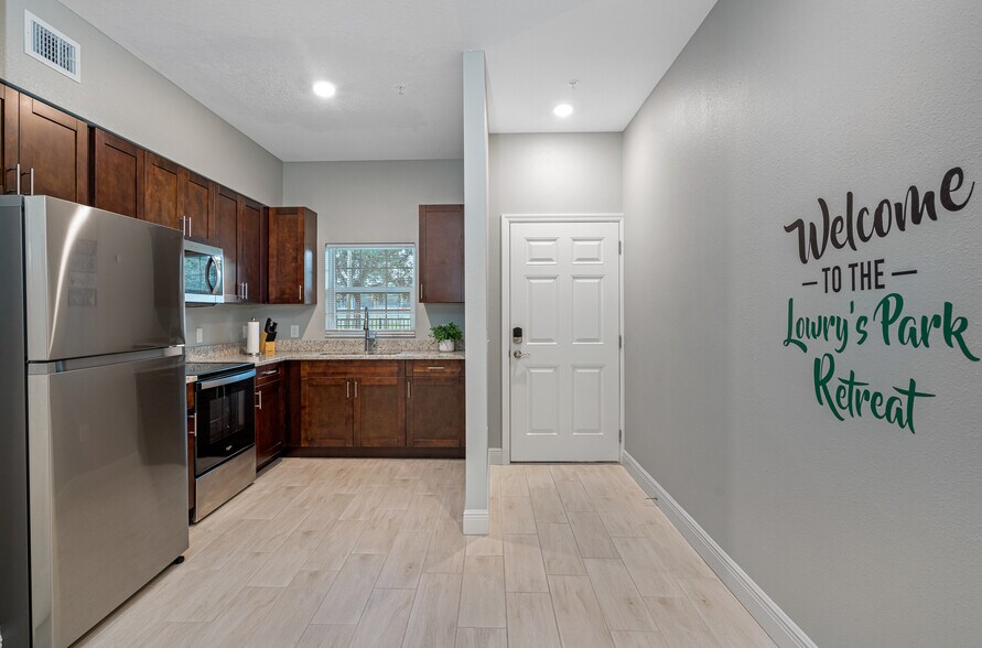 Building Photo - 1801 W Sligh Ave