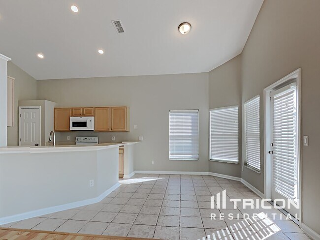 Building Photo - 1360 Holly Glen Run