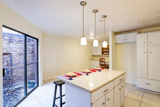 Building Photo - 14223 Woodnook Dr