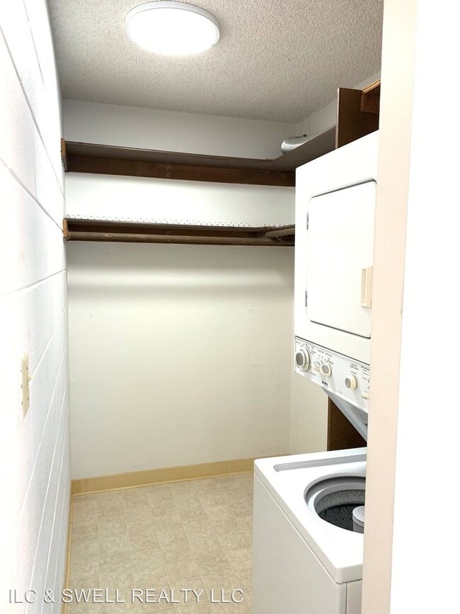 Building Photo - 1415 Punahou St