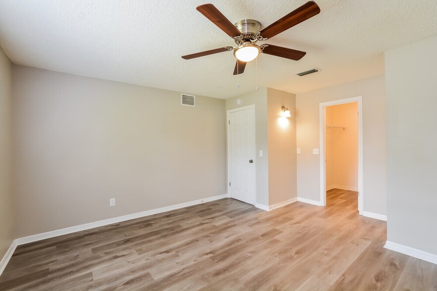 Building Photo - 245 Bridle Path