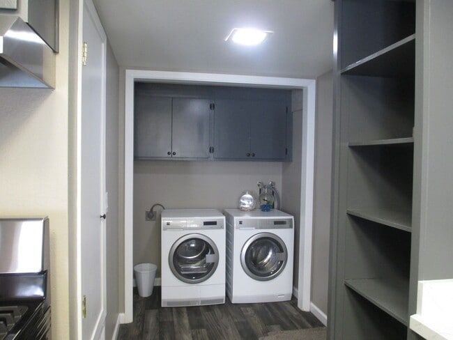 Building Photo - Beautiful Lompoc Village Townhouse