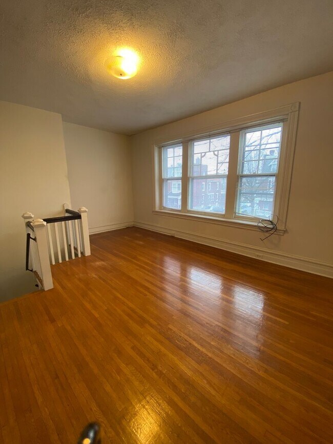 Building Photo - 603 W Lemon St