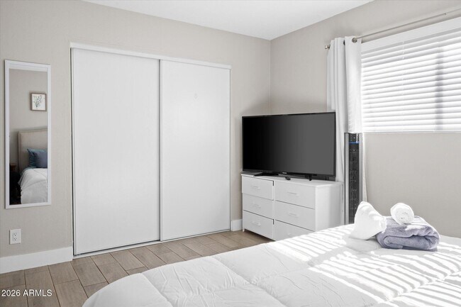 Building Photo - 1211 W Palomino Dr