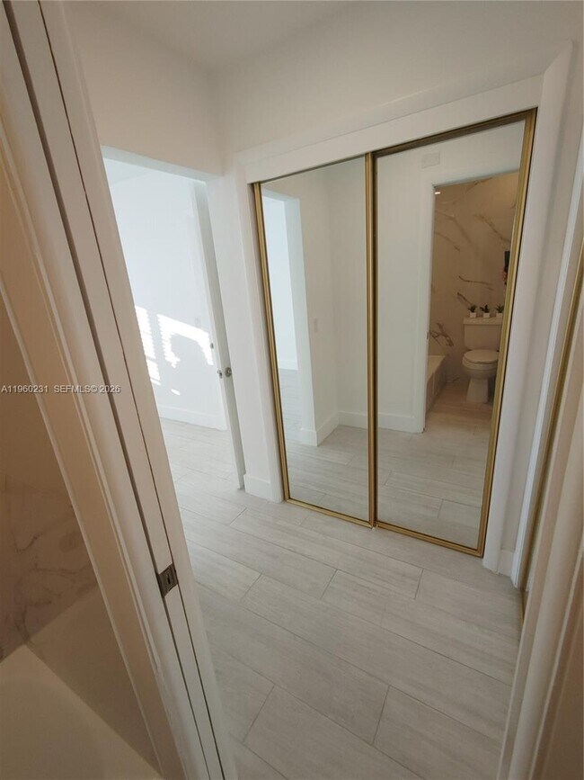 Building Photo - 215 SE 3rd Ave