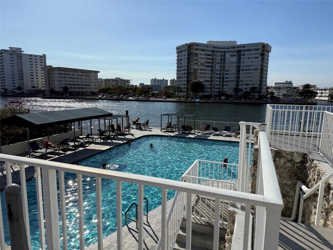 Building Photo - 1849 S Ocean Dr