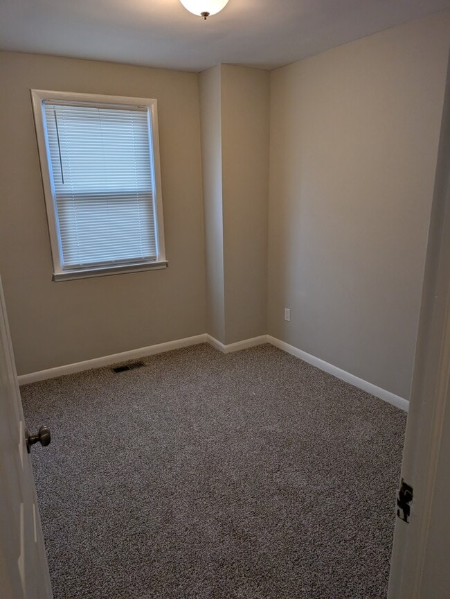 Building Photo - 3 Bedrooms 2 Bathrooms 21206