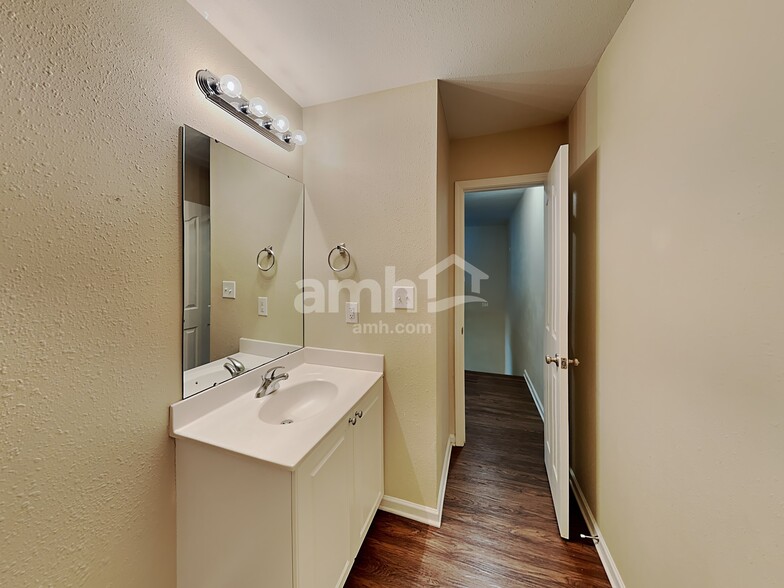 Building Photo - 1307 Jordans Pond Ln