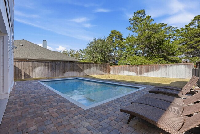 Building Photo - 120 Dune Dr