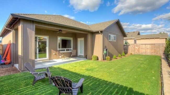 Building Photo - Great Curb Appeal
