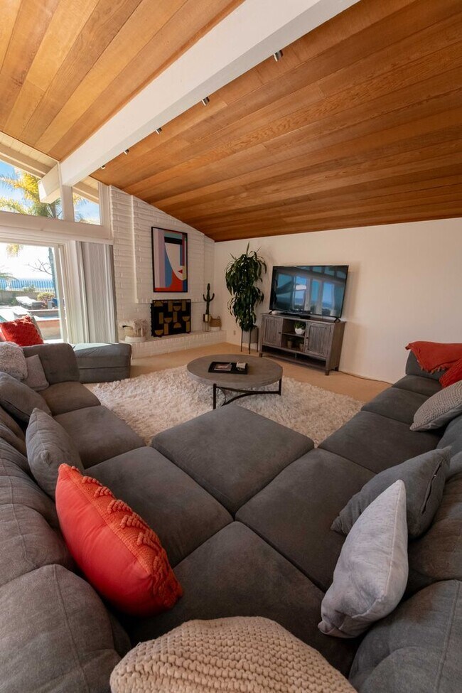 Building Photo - Amazing La Jolla North PB home with panoramic views of the ocean, bay and downtown