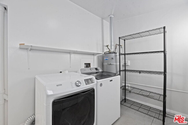 Building Photo - 2429 Beverley Ave