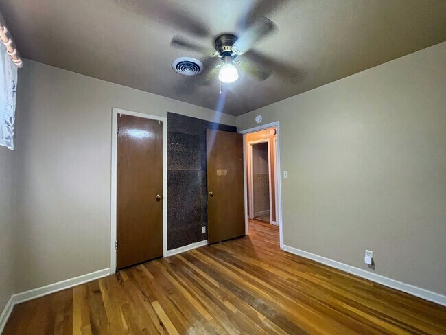 Building Photo - Move-In Ready 3-Bedroom Lamesa Home – Comfortable Classic Charm!