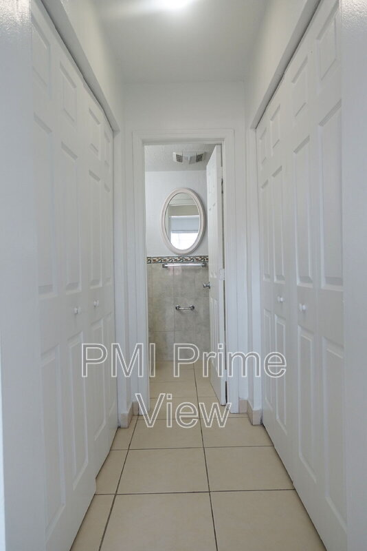 Building Photo - 495 NW 72nd Ave