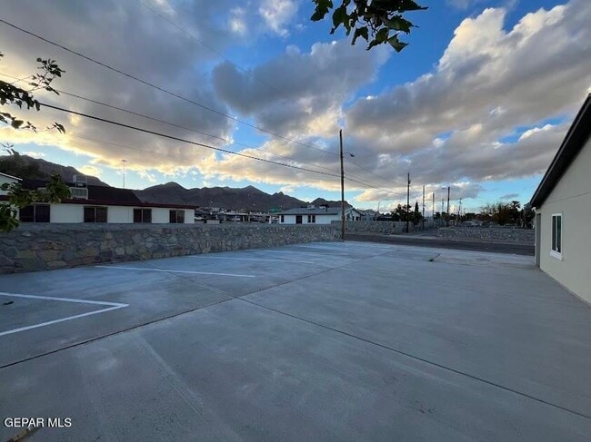Building Photo - 8761 Lawson -