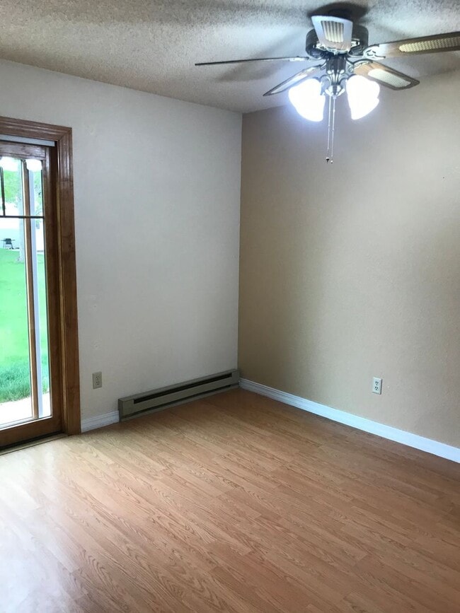 Building Photo - 2 Bed, 2.5 Bath Westend Condo!