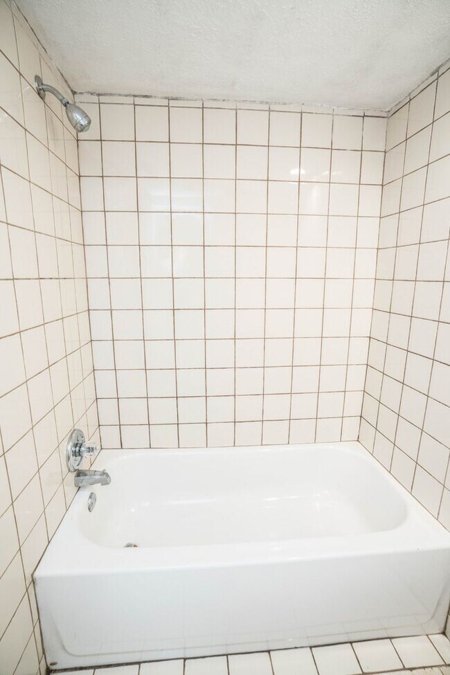 Building Photo - 8707 N Mandarine Pl