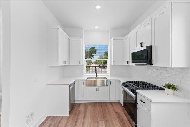 Building Photo - 6186 Eastland St