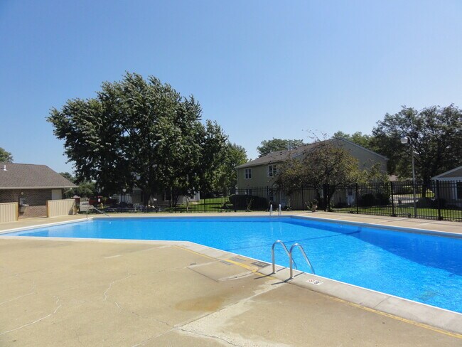 Building Photo - 362 Farmington Ln
