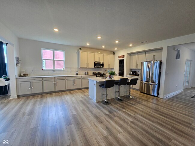 Building Photo - 5128 Summerton St