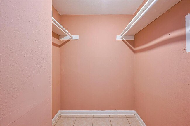 Building Photo - 9090 S Braeswood Blvd