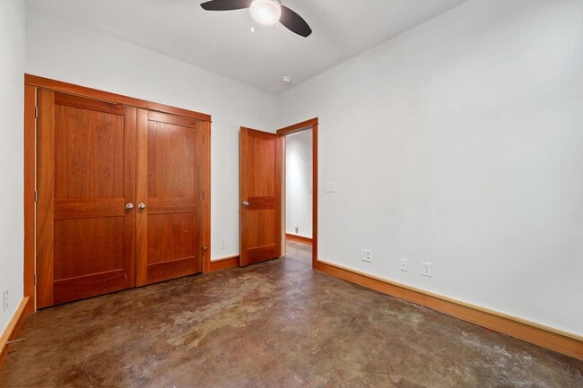 Building Photo - 817 Oasis Dr