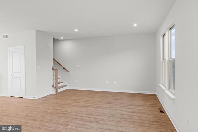 Building Photo - 1043 Venifena Terrace SE