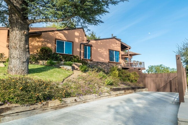 Building Photo - 5734 Fairview Pl