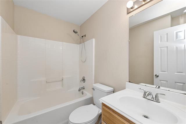 Building Photo - 240 Northwood Dr
